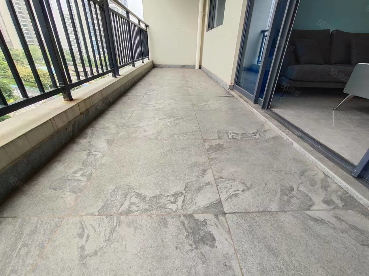 新城之光3室2厅2卫121㎡南北65万