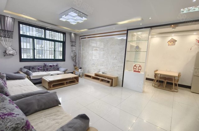 单价六千东昌实验133平3室2厅2卫双阳台地暖房3楼带车带储