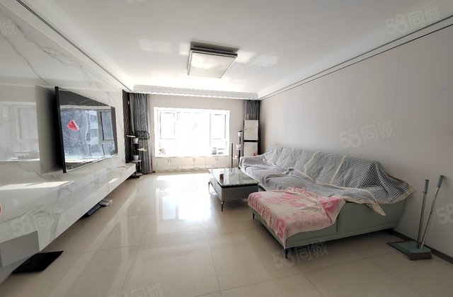 四期大平层  精装修 三叶草户型 南北双阳台 全明户型