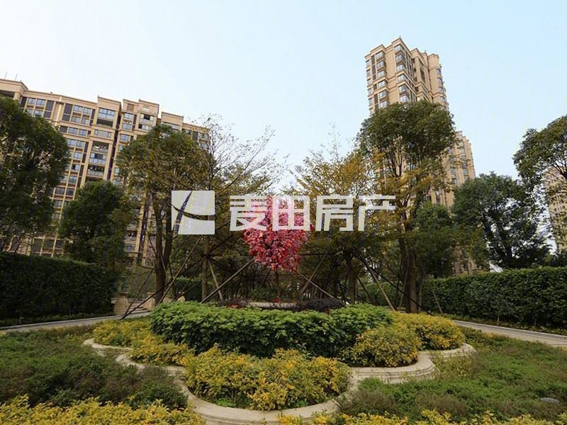 国贸润园 有电梯 近地铁 环境优美 装修豪华保养好 交通便捷