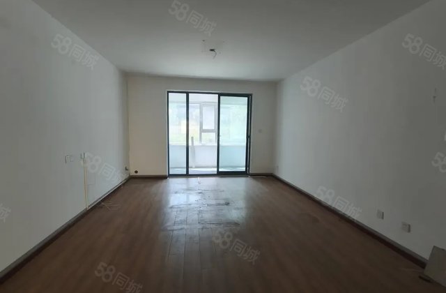 水岸花语二期，137平三室两厅两卫，仅售85万车位储藏室