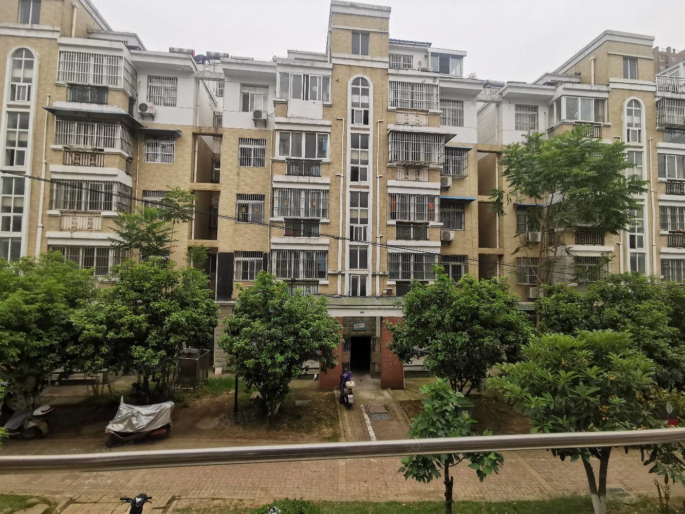 捡漏急售六安中学旁四室两厅世纪景园多层2楼