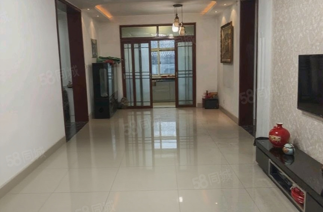 威尼斯花园(二期) 三室两厅两卫 带车库，双储藏室，