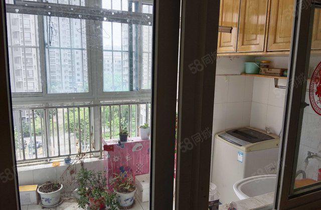 月亮湾回迁区，精装修价格可议全款优惠送地下室房东直卖