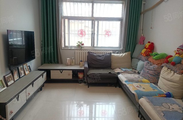 市医院附近，精装婚房三室，中层停车超方便，随时看房