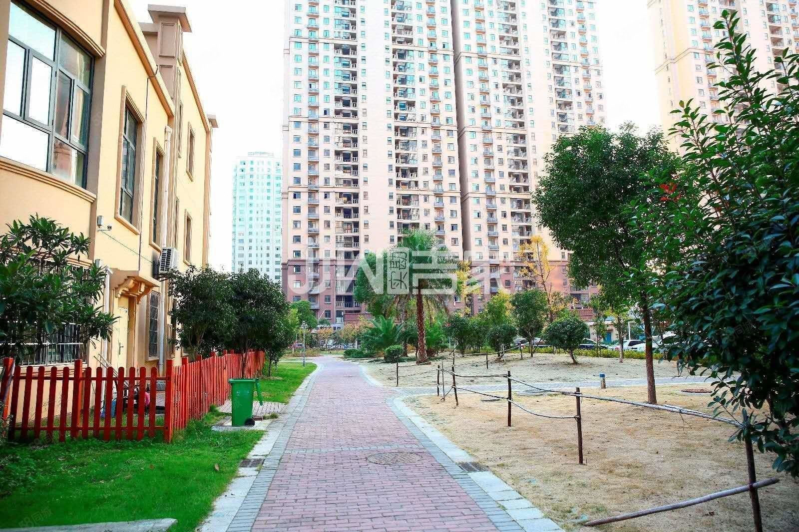 八号线地铁口,珞珈雅苑 2室2厅 满二 朝南 采光视野好钥匙