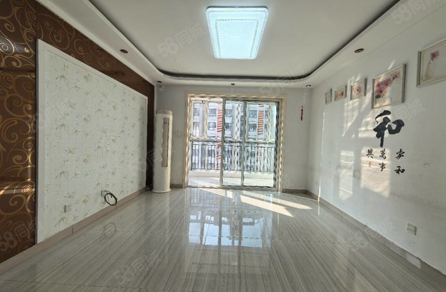 站前街 西湖馨苑 电梯洋房 公摊小中间楼层 户型方正 落地窗