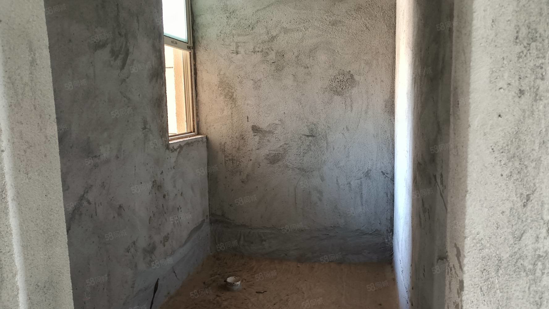 滨江御府3室2厅2卫124.5㎡南北55万