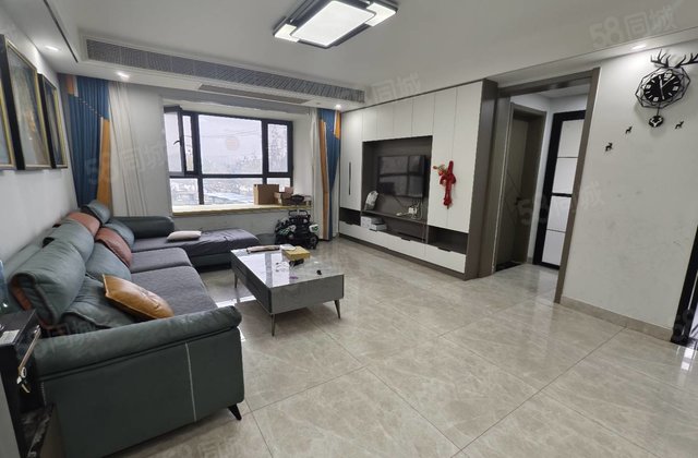 急售莲湖新城精装三室两厅两卫，带车位免大税，边户拎包入住