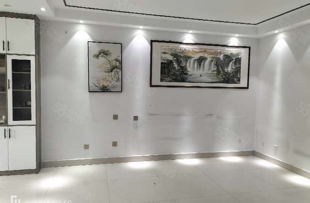 水岸新城，精装修，三室，多层二楼，房东诚心出售，