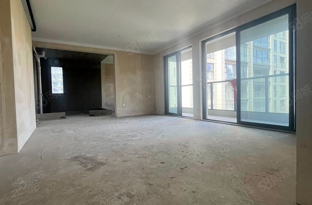 凤璘府4室2厅131.04㎡187万二手房图片