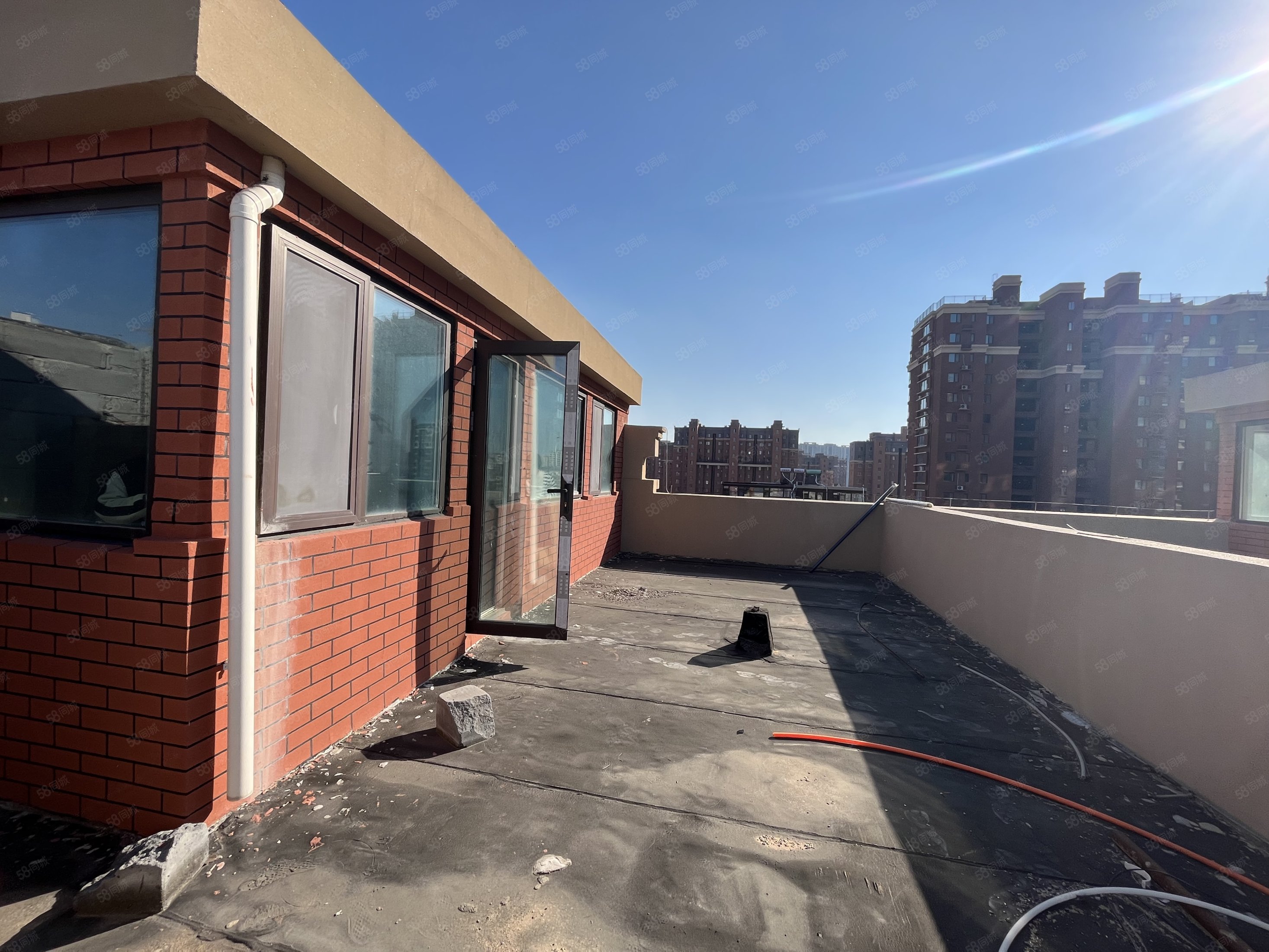 青特小镇上叠毛坯房业主已经塔建完啦