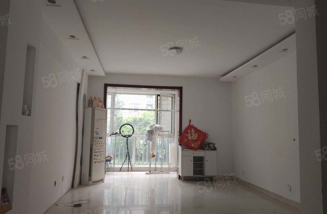 阿卡一期 步梯一楼 大客厅 近 生活方便