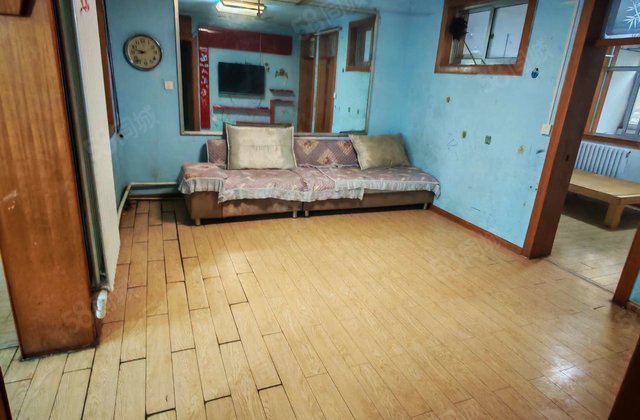 湖北小区一楼带院子 户型方正 商业配套齐全