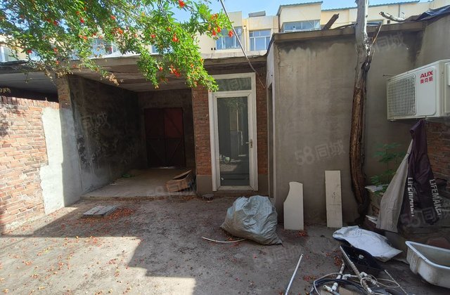 东昌中学 一楼带院 随时可看 急售！