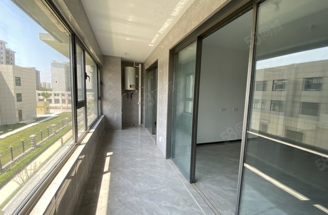 新房未住小高层 康盛园东边户 四室双卫 带车位。东昌天悦