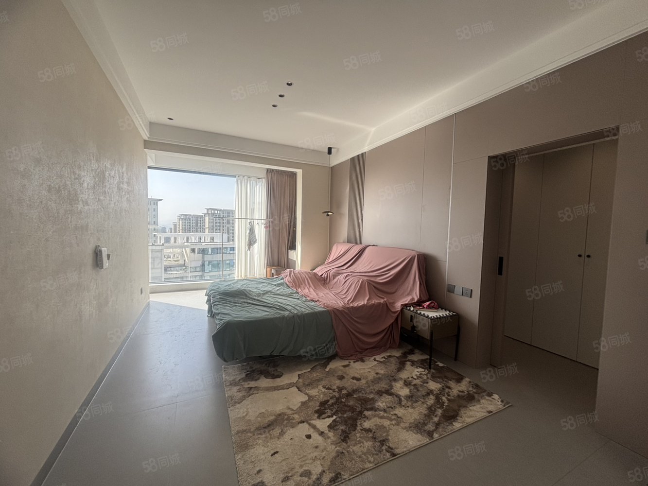 德和领秀广场5室2厅3卫172㎡南北220万