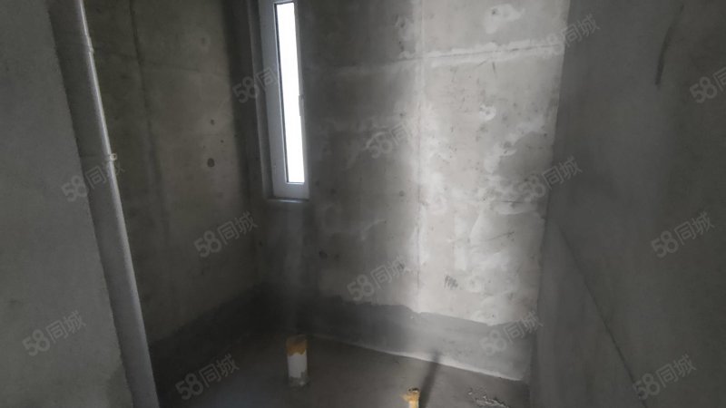 恒创峯樾府3室1厅2卫122.63㎡南北109万