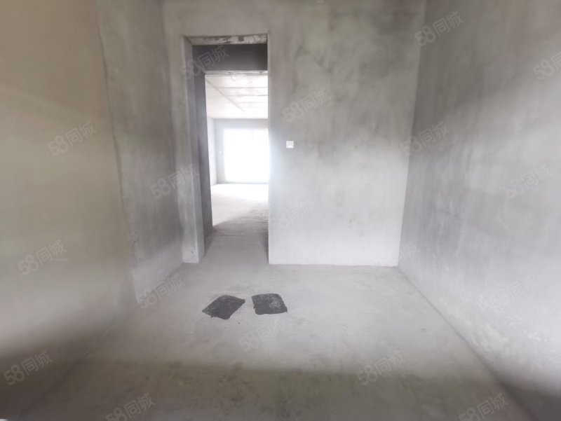 邦泰紫霄台3室2厅2卫105㎡南北72万