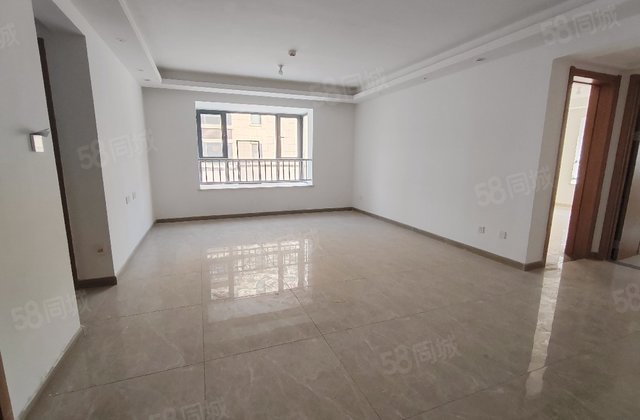 次新小区新房未住，精装三室双卫全明户型，免大税带储，莲湖新城