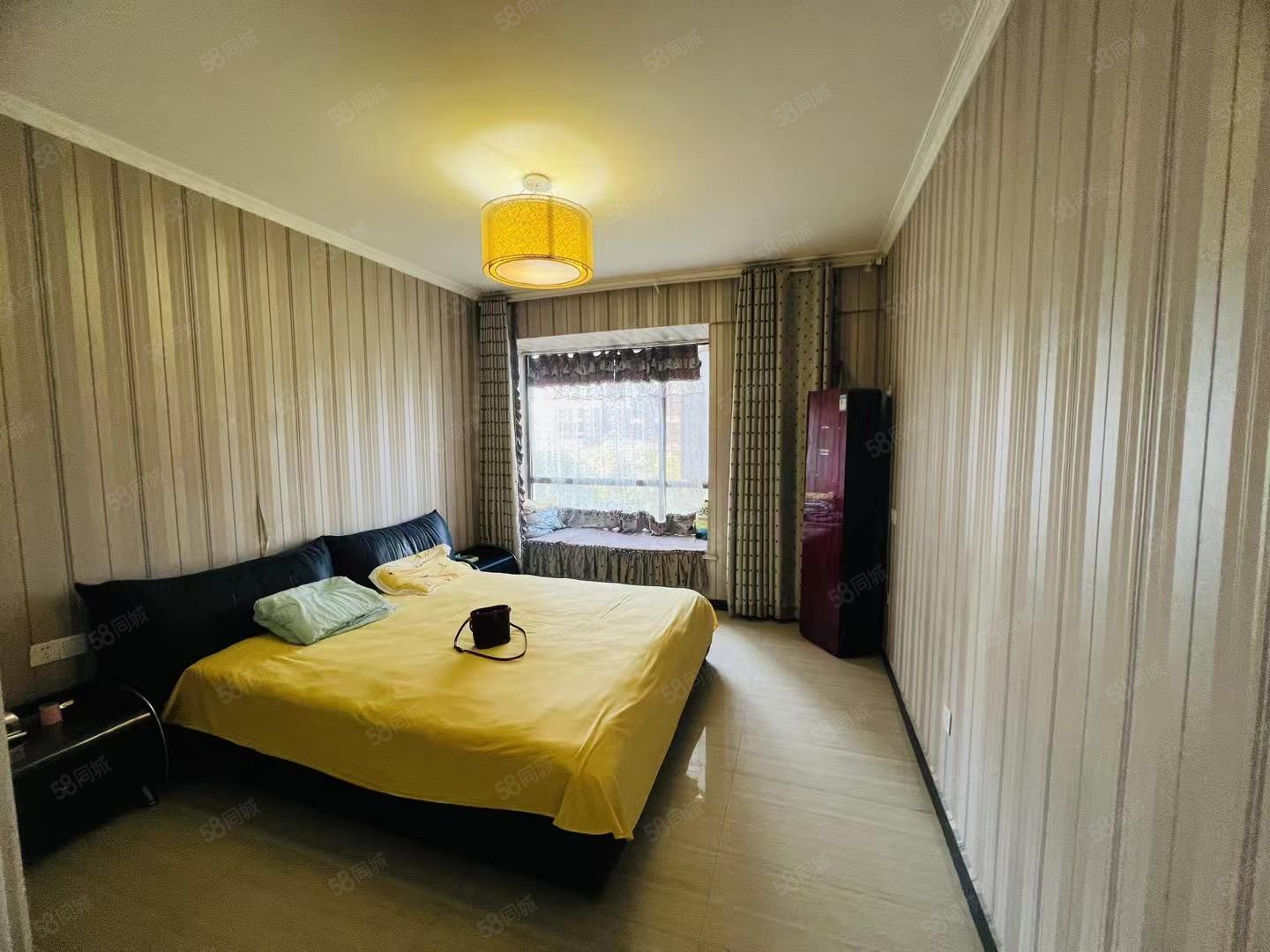 奥林清华3室2厅2卫125㎡南北63万