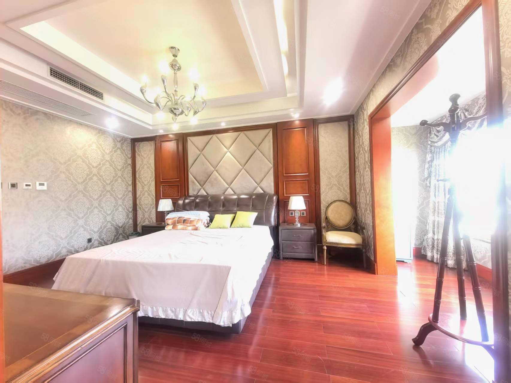 天鵝堡4室3廳4衛(wèi)247.03㎡南北830萬