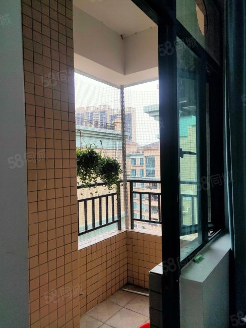 逸湖半岛精装好房电梯房满二出行方便正规商品房