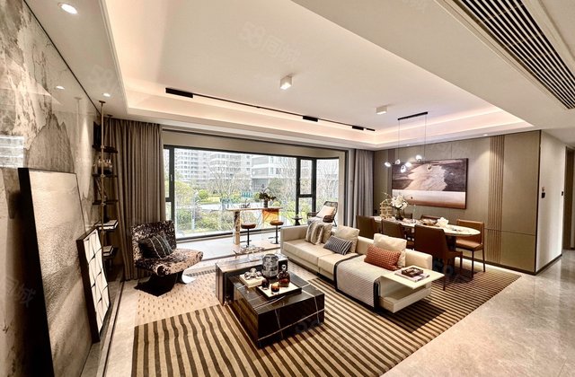 中国铁建花语云萃4室2厅135.68㎡275万二手房图片