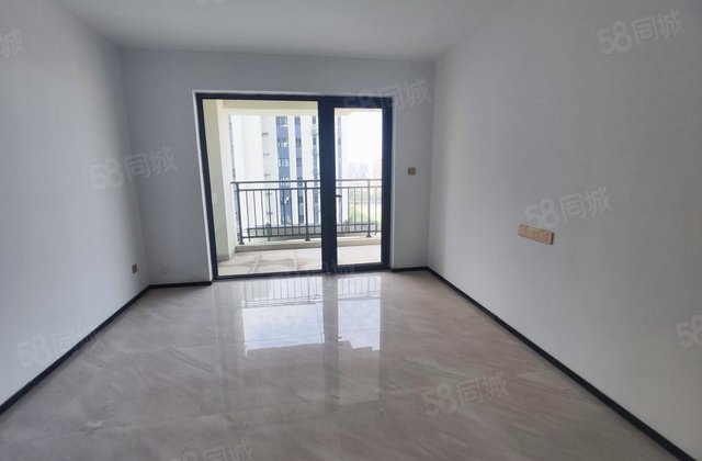 新出！云麓九里 带车位 102万 高层 三室两卫 采光好