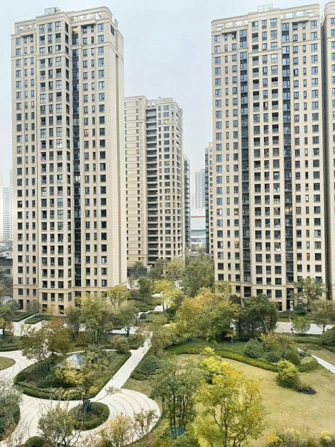 旭辉宝龙东湖城(公寓住宅)3室2厅2卫87.67㎡南北220万