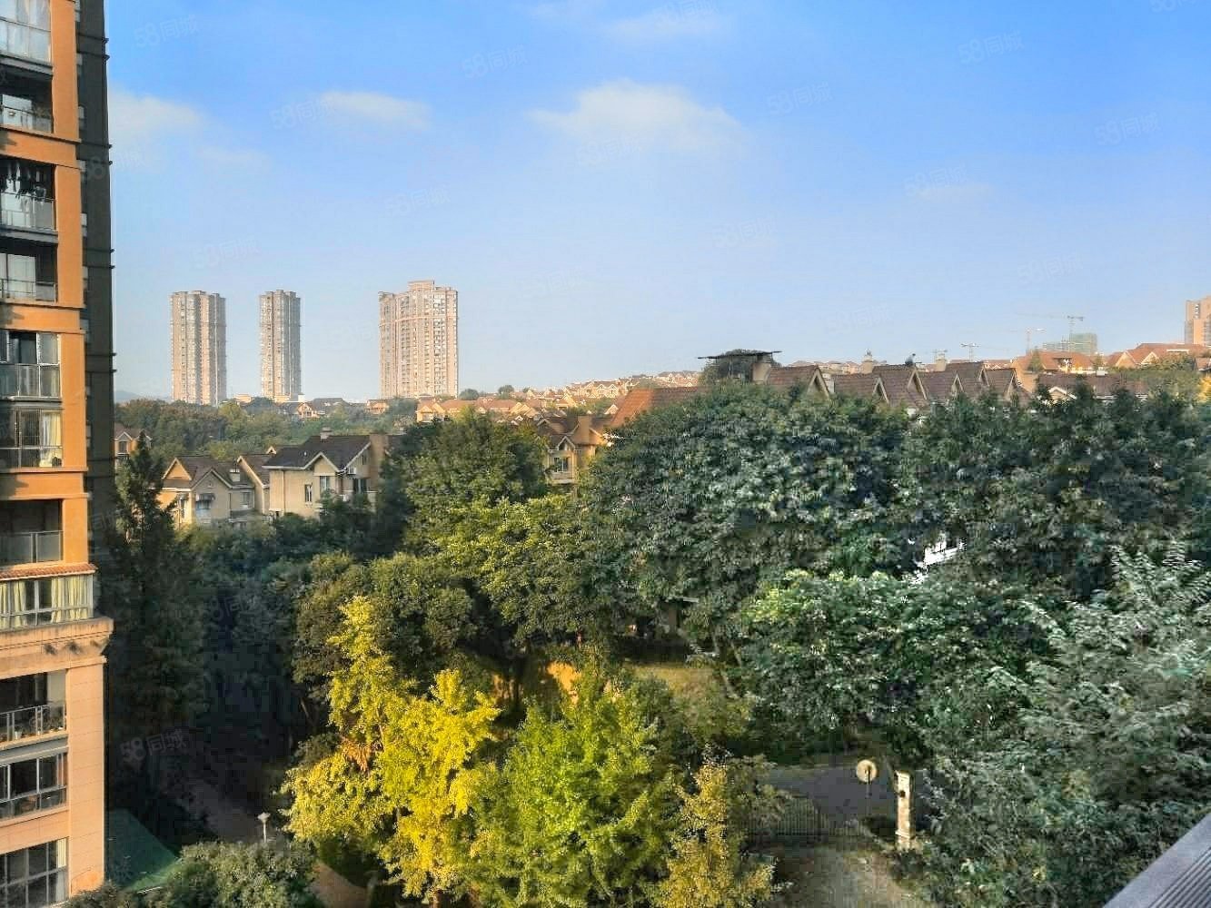 【10图】渝北区 上叠别墅 双露台 双车位 采光非常好,绿地翠谷(一二期