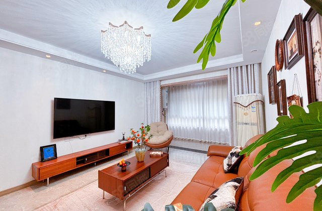 裕昌莲湖新城北区电梯2楼 精装婚房3居送家具家电拎包住