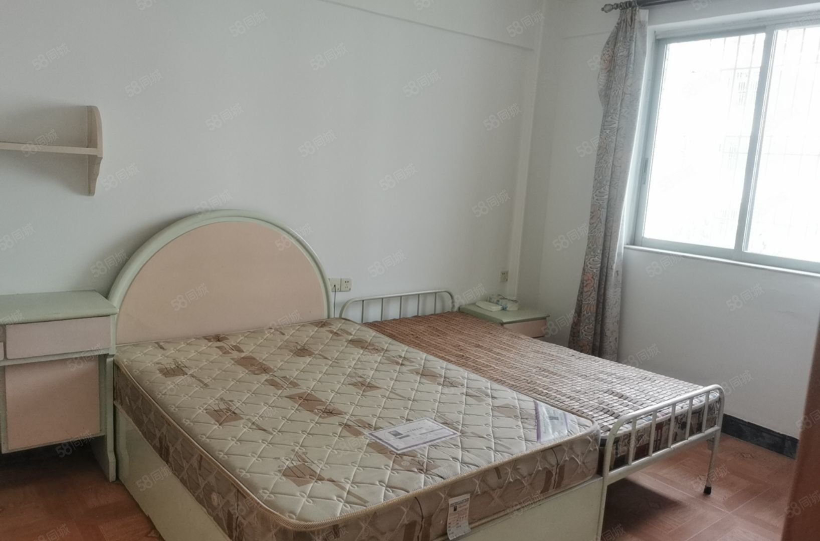 金田花园3室2厅2卫130㎡东58万