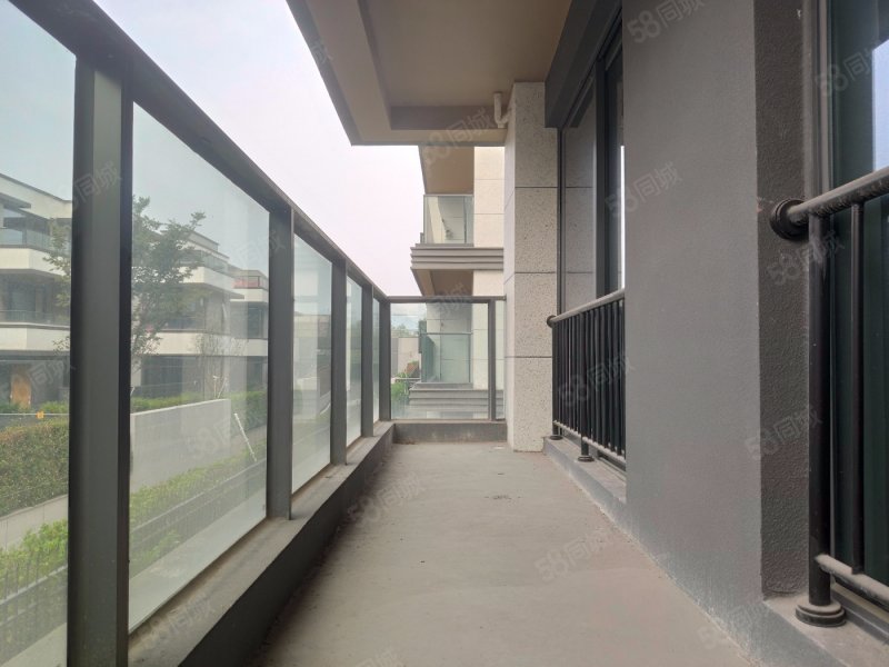 融创曲水风和云起(叠拼)3室2厅2卫162㎡南北240万