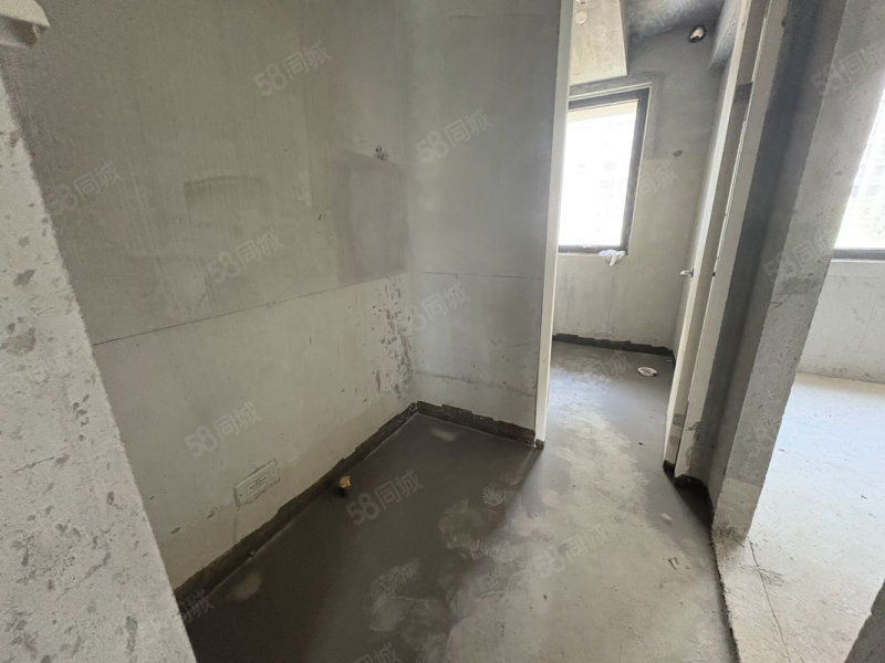 金鹰秋枫苑3室2厅2卫153㎡南北140万
