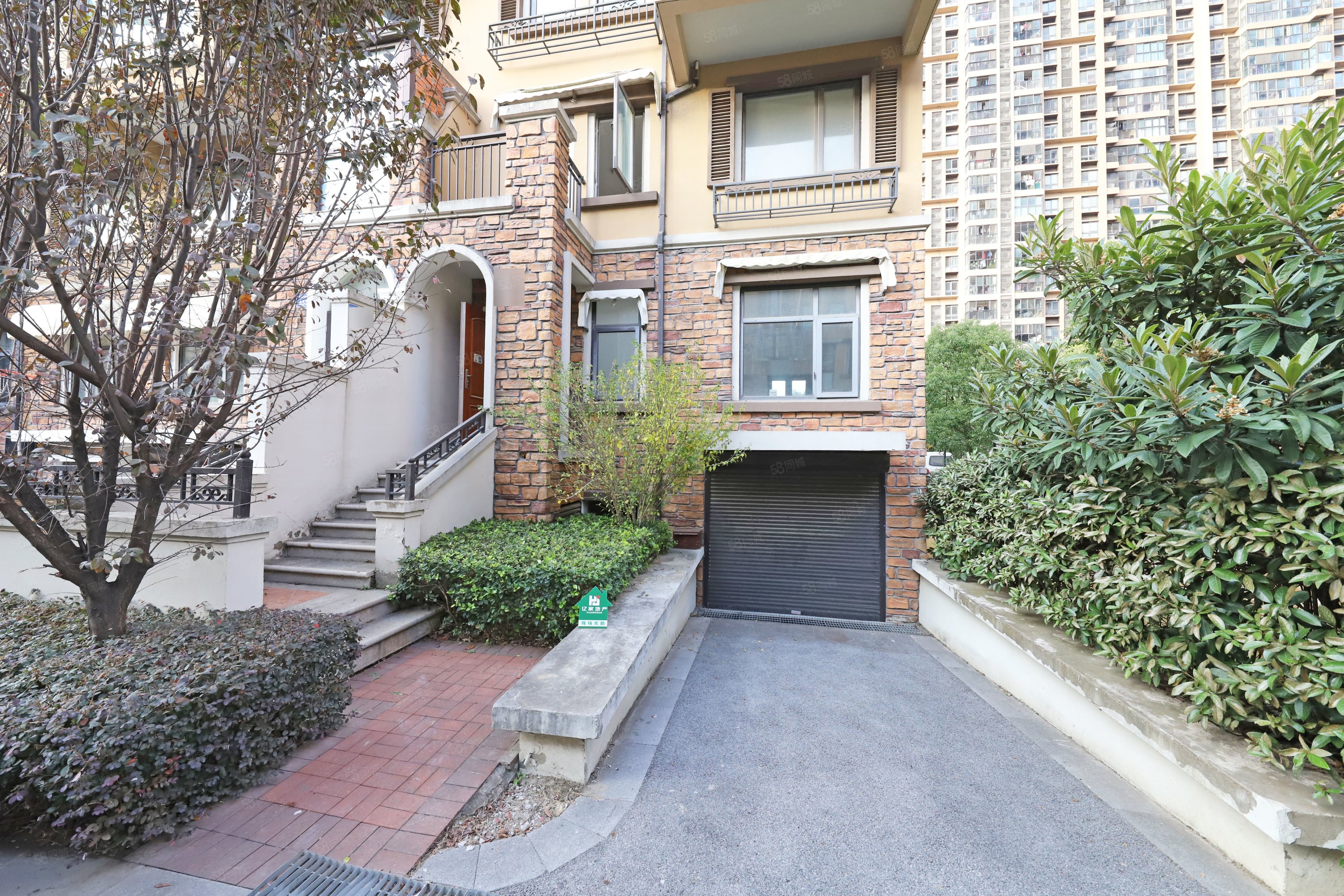 华润橡树湾(别墅)4室2厅2卫138㎡南358万