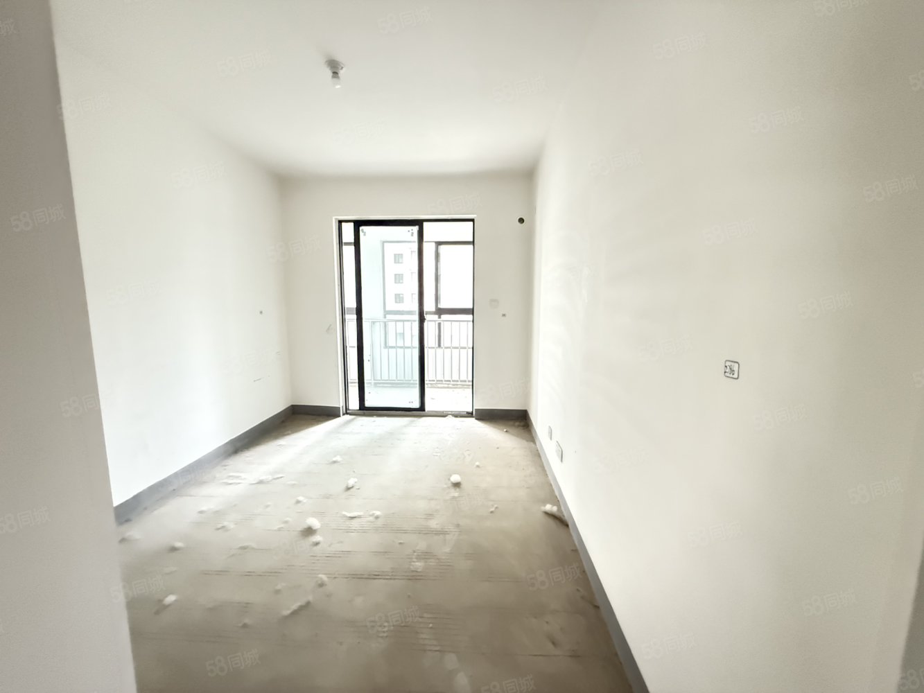 城投五里高小区4室2厅2卫120㎡南北38万