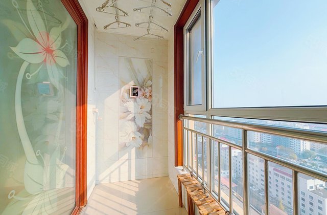 在室内可以观看整个东昌湖 华悦金钻      带车位带储藏室