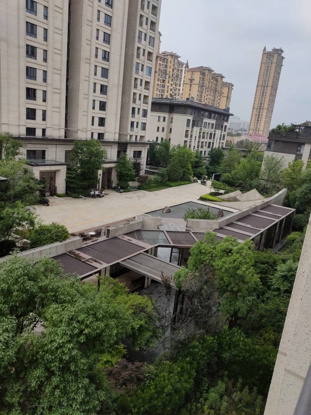 红星天铂126平东边套带车位四房两卫双阳台卖327万