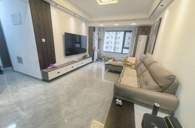 徒骇河附近 精装婚房 带车位 莲湖湾电梯三室 好楼层