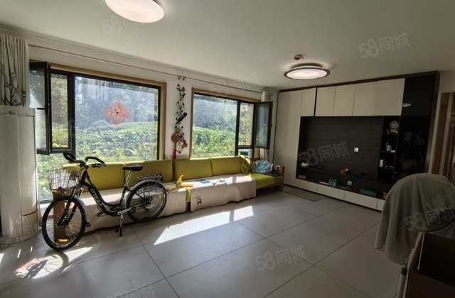 绿城百合新城 近医院 免大税满二   大三居双卫一楼带院子