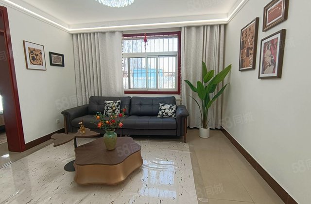 市医院 汇金街一楼带院子 边户三室可停车