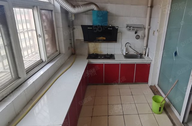 无遮挡采光超好，送地下室，房东直卖，全款优惠。