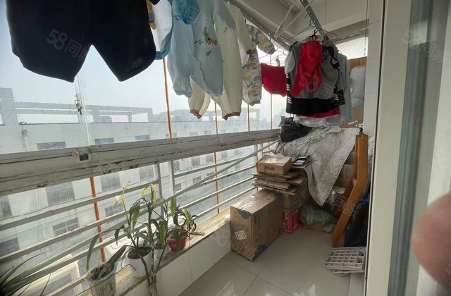 实验育红 贵华苑小区 电梯洋房 三室两厅 带车储 有钥匙