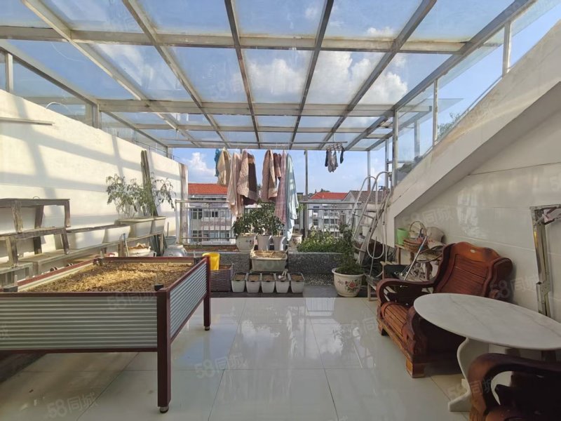 宜教花苑6室2厅4卫123㎡南北168万