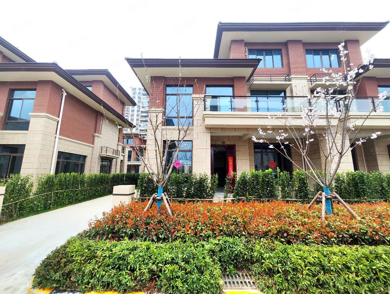 碧桂园玲珑苑(别墅)5室2厅4卫249㎡南210万