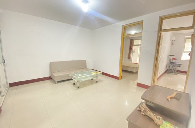 万达旁 多层1楼半地上 三室 桐凤家园 车位充足电大家属院