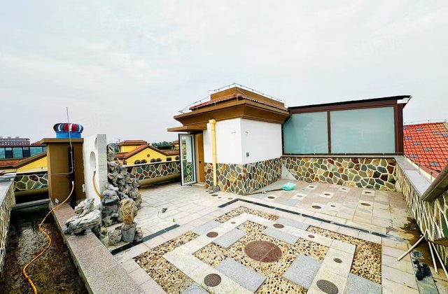 急售！赠80万装修！带100平露台！开发区江北水镇！上叠别墅