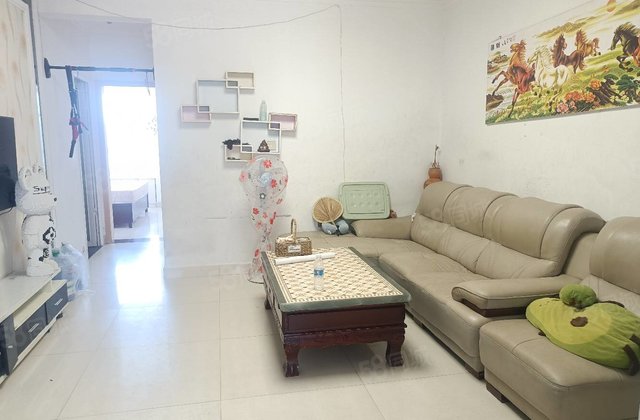 七中旁 锦绣家园  电梯地暖房  房龄新   前排 带储藏室