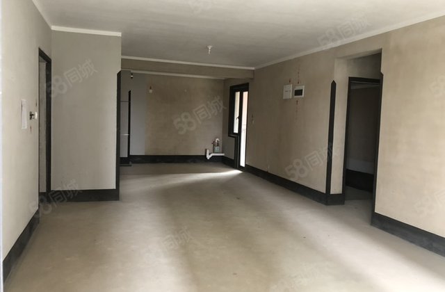 江景房,视野开阔无遮挡,兴汇城电梯大四房,双阳台户型特好